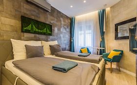 Chain Bridge Studio Apartment